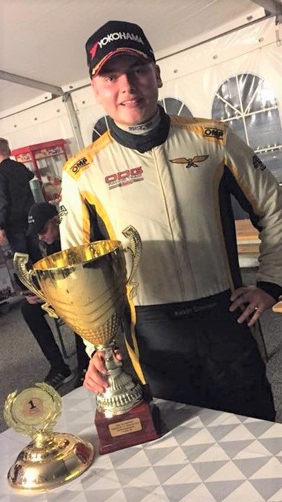Kevin Suenson gik fra gokart og blev senere dansk mester i Aquila Synergy Cup og lavede en flot debut i Dansk Super Tourisme i 2018, han vandt AM pokalen.